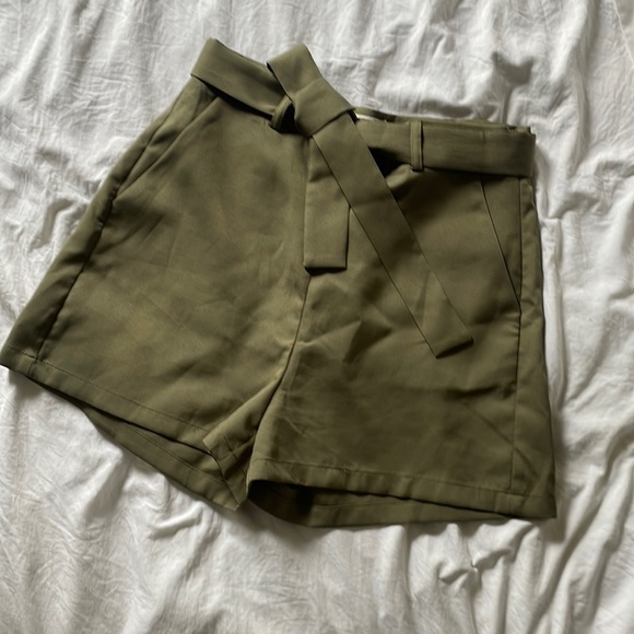 Lili Sidonio Shorts - Picture 1 of 3